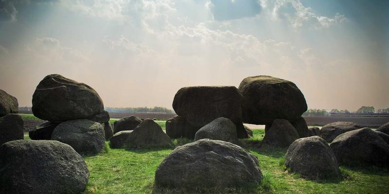 低轨卫星互联网星座全球覆盖竞争白热化：技术分析与市场格局深度解读