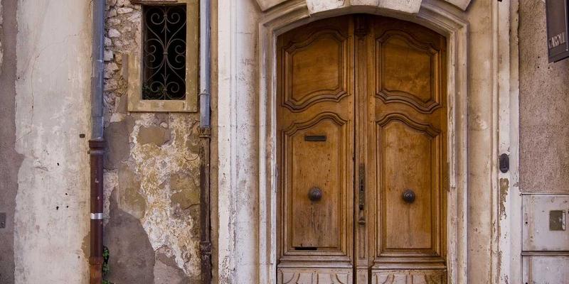 量子计算实用化突破：NISQ时代下算法如何赋能人工智能与区块链创新产品